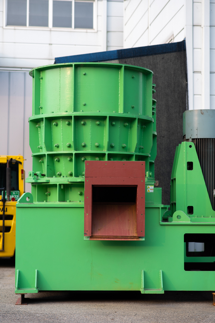 Vertical shredder